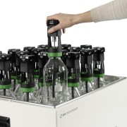 AMPTS® III – 21-0000-01 - 14-Thermobath-close-up-with-hand-1024x683